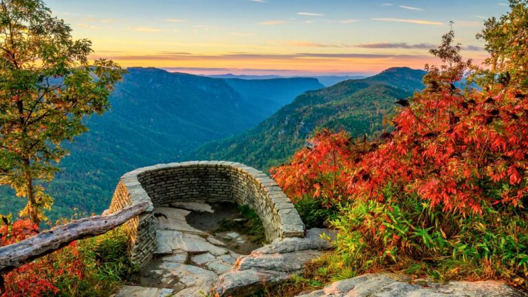 Blue Ridge Parkway Ultimate Itinerary: Can’t-Miss Stops & Views on America’s Favorite Drive 🍂🚘
