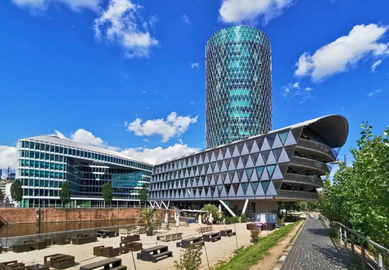 Top 12 Instagrammable Spots in Frankfurt: Eiserner Steg, Main Tower & Palmengarten