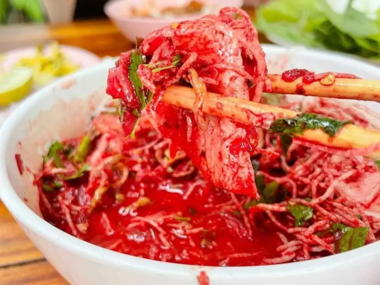 15 Weird Thai Foods You’ll Only Find in Thailand (If You Dare!)